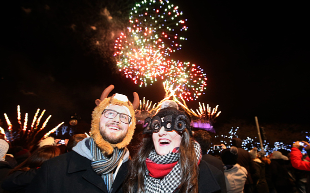 
Người dân Scotland chào đón năm mới 2016 tại thủ đô Edinburgh. Ảnh: PA
