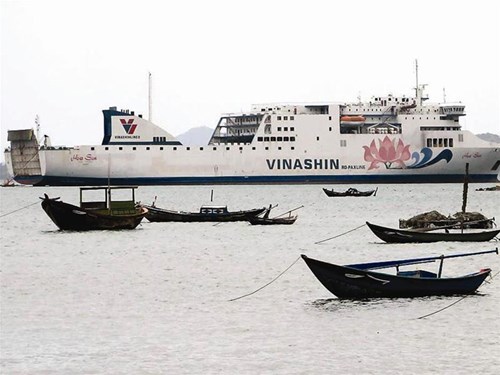 
Chỉ riêng việc mua tàu Hoa Sen, các đối tượng tham nhũng ở Vinashin đã làm thiệt hại cho nhà nước gần 469 tỷ đồng. (Ảnh: Tiền phong)
