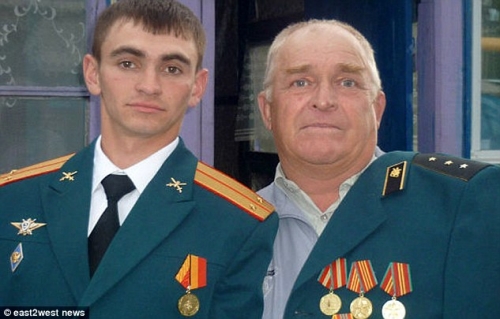 
Đặc nhiệm Nga Alexander Prokhorenko (trái) tử trận tại Syria. Ảnh: East2West News
