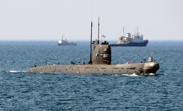 
“Theo kế hoạch của chúng tôi đến năm 2020, Ukraine sẽ khôi phục lại lực lượng tàu ngầm với biên chế từ 2-4 chiếc. Lực lượng tàu ngầm phải trở thành “tinh hoa” của lực lượng hạm đội và trở thành nhân tố tác chiến quan trọng và nhân tố kiềm chế trong khu vực” – Phó Đô đốc Sergey Gaiduk khẳng định khi trả lời phỏng vấn của tạp chí quốc phòng Defense Express.
