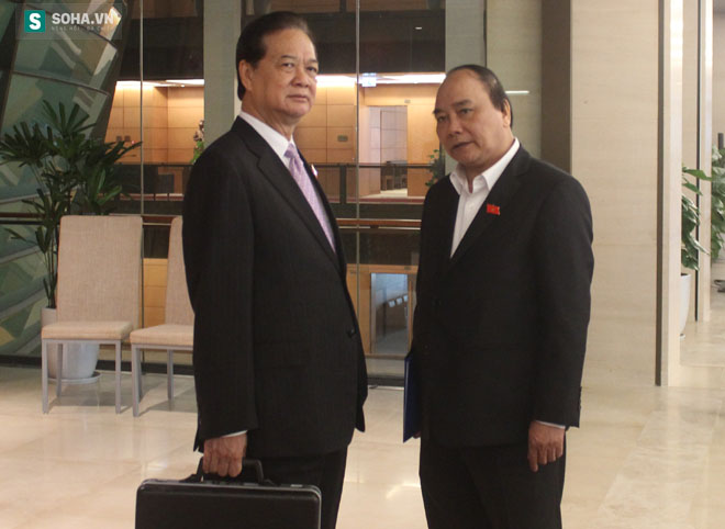 Thủ tướng Nguyễn Tấn Dũng (trái) và Phó Thủ tướng Nguyễn Xuân Phúc (phải).