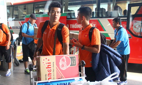 Món không thể thiếu trong các chuyến du đấu dài ngày của U23 Việt Nam là mì gói.