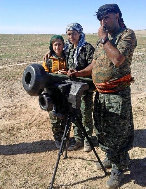 
Tên lửa chống tăng Javelin trong tay các chiến binh người Kurd
