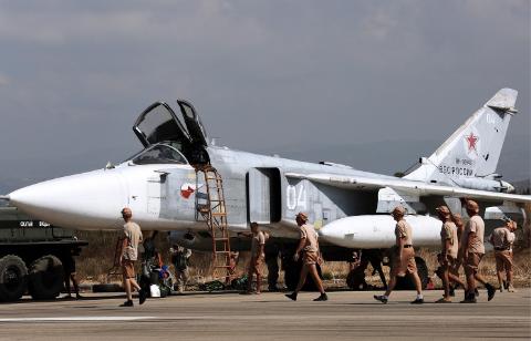 
Máy bay Su-24 của Nga triển khai tại Syria có vẻ ngoài cũ kỹ.
