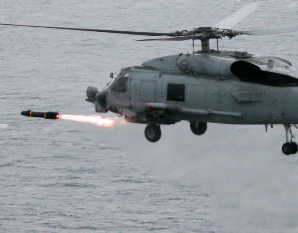 Trực thăng chống ngầm MH-60 phóng tên lửa không đối đất đa năng AGM-114 Hellfire.