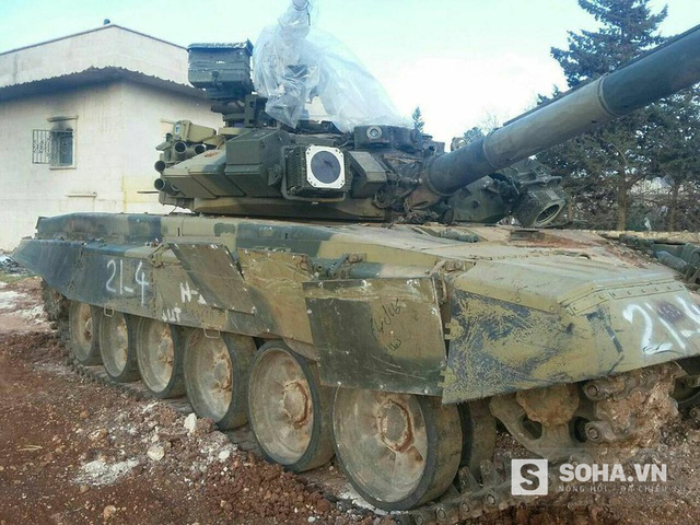 
Xe tăng T-90A số hiệu 21-4 bị trúng tên lửa TOW-2 vào tháng 02 vừa qua.
