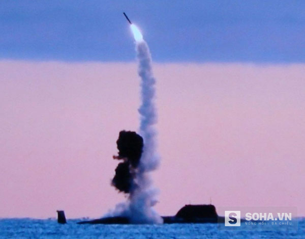 Tàu ngầm tấn công hạt nhân lớp Yasen phóng tên lửa hành trình Kalibr trong một cuộc tập trận. Ảnh: Bastion-karpenko.ru