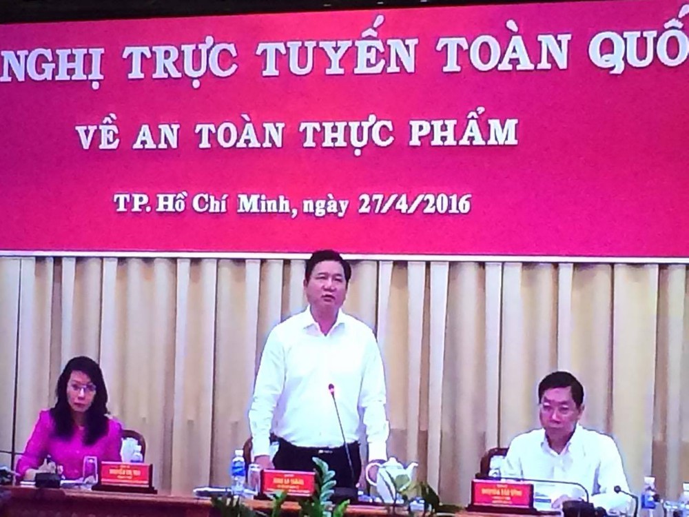 
Bí thư Thành uỷ TP.HCM Đinh La Thăng phát biểu tại Hội nghị trực tuyến về An toàn thực phẩm do Thủ tướng Chính phủ chủ trì sáng ngày 27/04.
