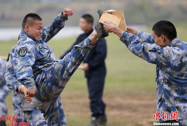 Kiểm tra võ thuật lính đặc nhiệm