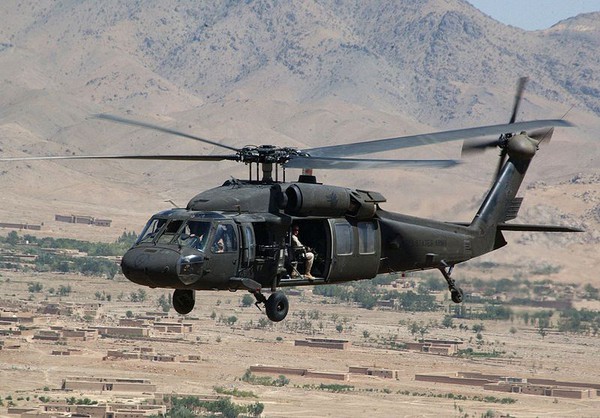 Trực thăng vận tải quân sự Black Hawk