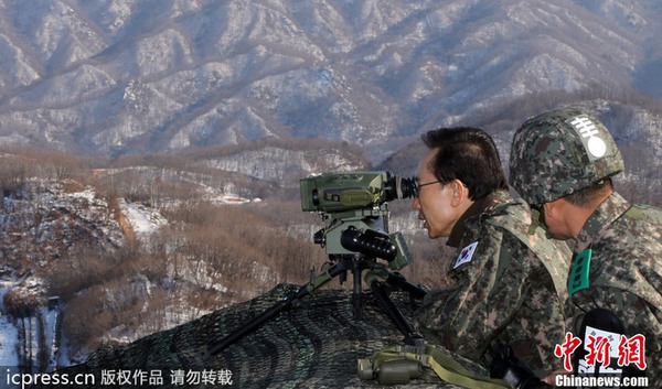 Tổng thống Hàn Quốc sắp mãn nhiệm Lee Myung-bak đi thị sát biên giới Hàn Quốc - Bắc Triều Tiên và thăm sư đoàn 15