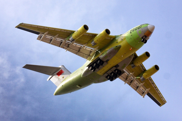  	Đầu tiên là việc bay thử máy bay vận tải hạng nặng Y-20 vào cuối tháng 1/2013. Đây là loại máy bay được truyền thông Trung Quốc tung hô sẽ tăng cường khả năng trỗi dậy toàn cầu của Trung Quốc.