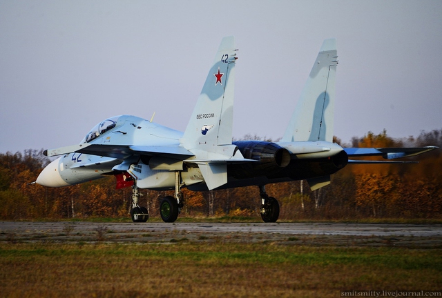 Su-30M2 được chế tạo theo nguyên mẫu Su-30MK2 nên nhìn bề ngoài 2 mẫu này hoàn toàn giống nhau.