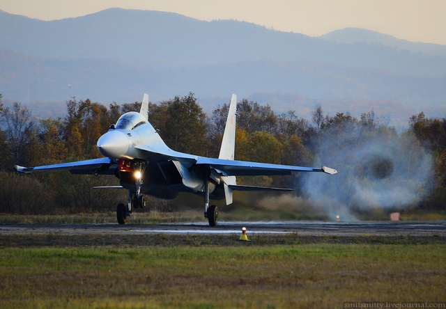 Tuy nhiên Su-30M2 lại được áp dụng nhiều công nghệ tiên tiến nhất của ngành hàng không quân sự Nga.