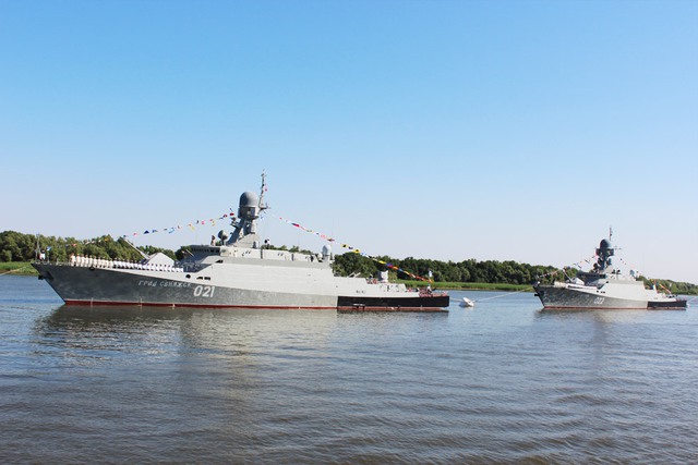 2 tàu tên lửa Grad Sviyazhsk (021) và Uglich (022) thuộc đề án 21631 tại buổi lễ tiếp nhận chính thức.