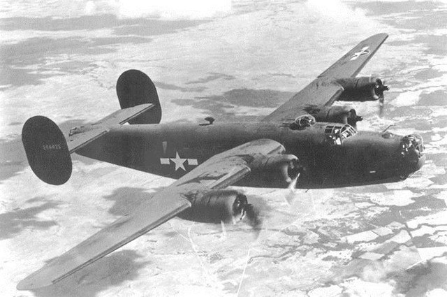 Máy bay ném bom B-24 Liberator