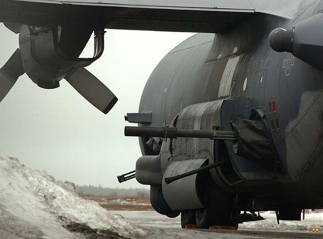 AC-130 được trang bị nhiều loại pháo như: 2 pháo M61 Vulcan cỡ 20mm, 1 pháo Bofors cỡ 40mm, 1 pháo M102 cỡ 105mm.