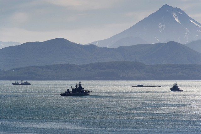 Tuần dương hạm Varyag cùng các tàu chiến khác tham gia diễn tập. Cũng trong cuộc diễn tập Vostok-2014, tuần dương hạm Varyag đã thực hành phóng tên lửa chống hạm P-500 Bazalt.