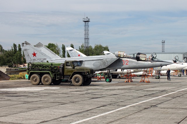 Được thiết kế bởi Viện thiết kế Mikoyan-Gurevich, MiG-25 chuyên thực hiện các nhiệm vụ đánh chặn và trinh sát.