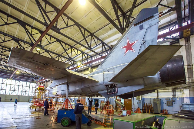 Hiện tại, dây chuyền lắp ráp của nhà máy có 10 chiếc MiG-31 đang được nâng cấp.