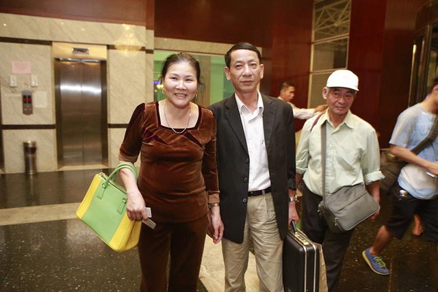 Hôm nay, mẹ của Công Vinh và bố dượng đã có mặt tại Kiên Giang để chuẩn bị cho lễ xin dâu vào sáng ngày 27/02.

 