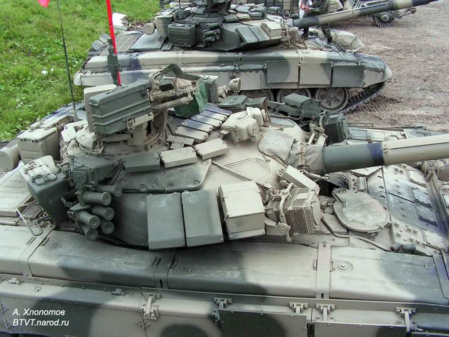 Giáp phản ứng nổ bao bọc trên tháp pháo T-90