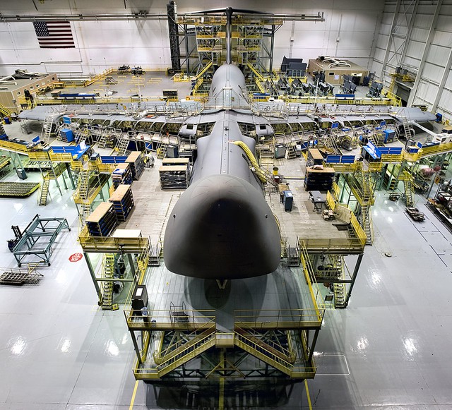 Chiếc C-5A Galaxy đầu tiên được đưa ra khỏi nhà máy ở Marietta, bang Georgia vào ngày 02/03/1968. Và vào ngày 30/06/1968 máy bay đã tiến hành bay thử nghiệm lần đầu tiên.