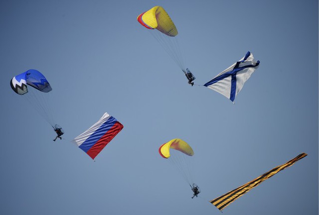 Россия. Владивосток. 27 июля. Во время военно-морского парада в День ВМФ России на водно-спортивной станции ТОФ. Фото ИТАР-ТАСС/ Юрий Смитюк