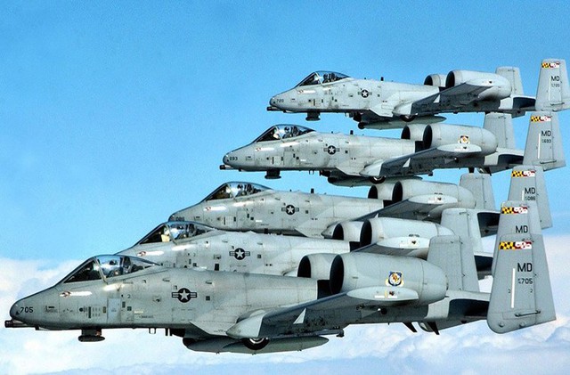 A-10 Thunderbolt có khả năng bay chậm, trần bay thấp trong mọi điều kiện thời tiết.