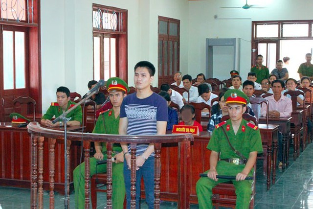 Bị cáo Nguyễn Văn Thắng chịu mức án 18 năm tù vì tội Hiếp dâm trẻ em.