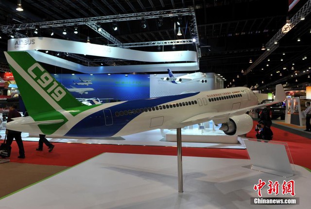 Mô hình máy bay C919 tại triển lãm hàng không Singapore 2014