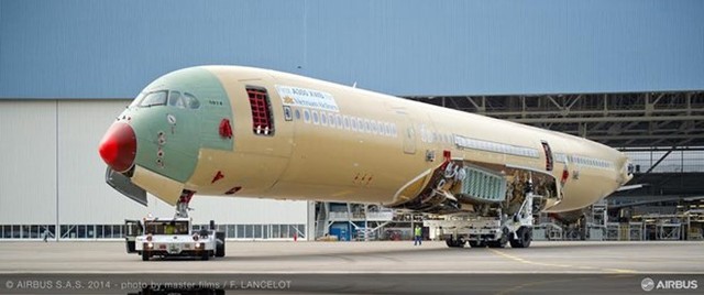 Chiếc máy bay A350 XWB đầu tiên của Vietnam Airlines đang trong quá trình hoàn chỉnh.