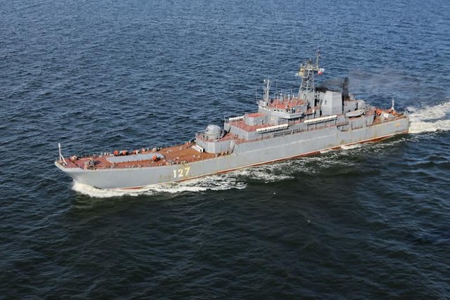 Tàu đổ bộ lớp Ropucha của hạm đội Baltic tham gia diễn tập.