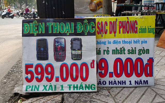 Điện thoại 599.000 đồng pin khỏe bán ở lề đường Sài Gòn - Ảnh 1