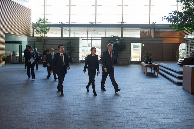 U.S. Deputy Secretary of State William J. Burns, with U.S. Ambassador to Japan Caroline Kennedy, arrives in Kantei, the Japanese Prime Minister’s Official Residence, for a meeting with Chief Cabinet Secretary Yoshihide Suga. [State Department photo by William Ng/Public Domain]