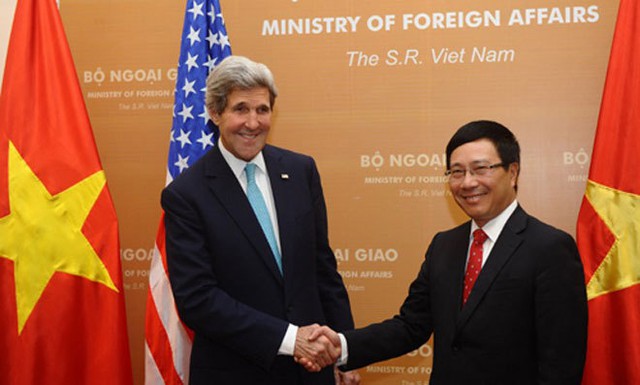 Ngoại trưởng John Kerry cho biết Mỹ sẽ hỗ trợ Việt Nam bằng việc cung cấp 5 tàu tuần tra cao tốc cho lực lượng thực thi pháp luận trên biển của Việt Nam