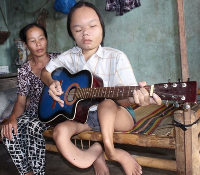 Mẹ Sơn luôn tự hào về nghị lực của con trai.