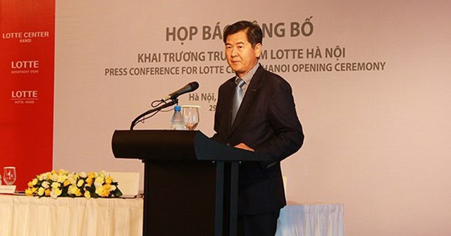 Tổng giám đốc Lee Jong Koo. 