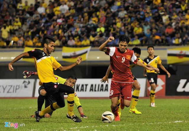 Việc bỏ lỡ nhiều cơ hội trong trận gặp U21 Brunei khiến U19 Việt Nam đối mặt với nhiều khó khăn trước U21 Campuchia. Ảnh: Tùng Lê.