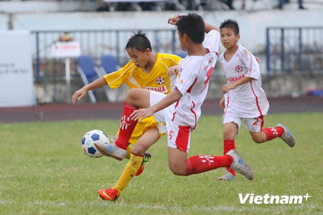 Giải U13 quốc gia là đấu trường đầu tiên mà các cầu thủ nhí bắt đầu thi đấu trên sân 11 người. Hình ảnh trận chung kết U13 quốc gia Hải Dương - Sông Lam Nghệ An. 