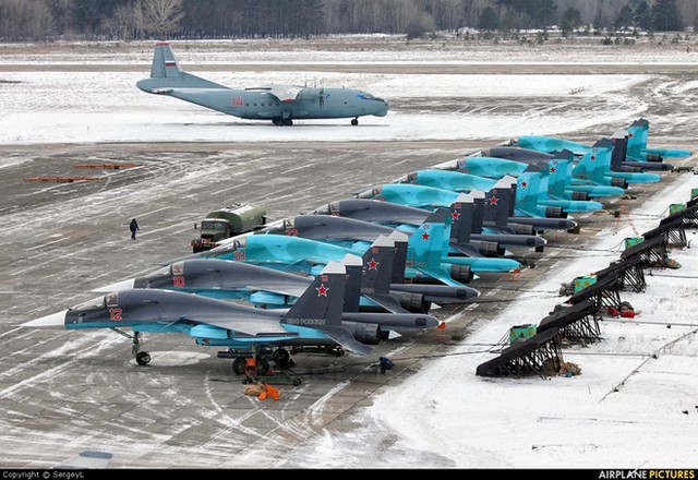 Sukhoi Su-34 (tên ký hiệu của NATO là Fullback - Hậu vệ) là loại máy bay chiến đấu-ném bom và tấn công tiên tiến của Nga.