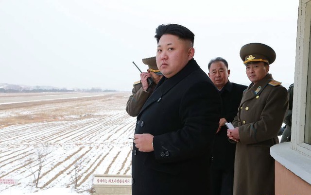 Nhà lãnh đạo Triều Tiên Kim Jong Un tới thăm đơn vị Phòng không và  Không quân 458 của quân đội Triều Tiên.