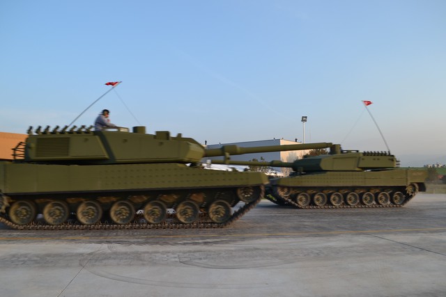 Xe tăng Altay được dự kiến chính thức đi vào hoạt động trong quân đội Thổ Nhĩ Kỳ từ năm 2015 để thay thế các loại tăng thế hệ cũ như M-60 hay Leopard-2A4.