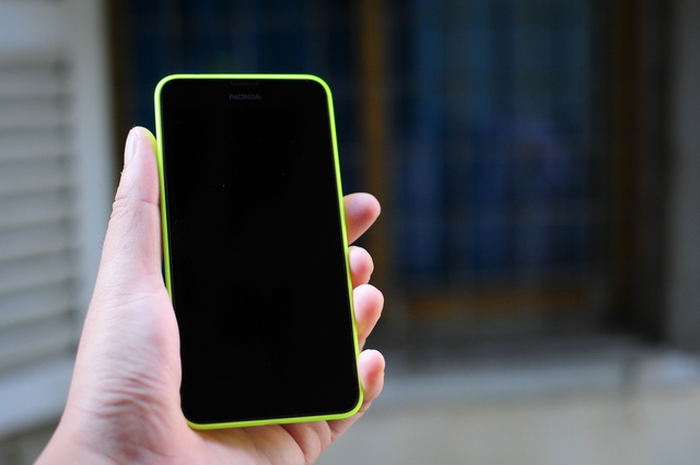 Cận cảnh Nokia Lumia 630 chính hãng mới bán ra tại Việt Nam