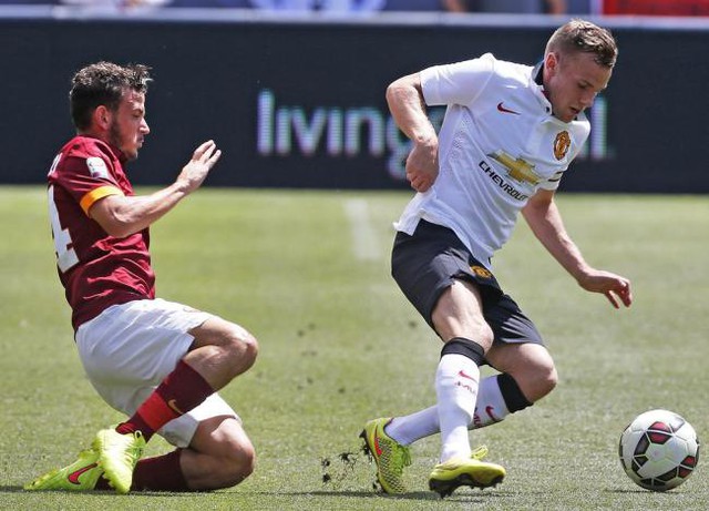 Cleverley đã gây thất vọng trước Roma, trận đấu mà tiền vệ 24 tuổi được trao băng đội trưởng Man United