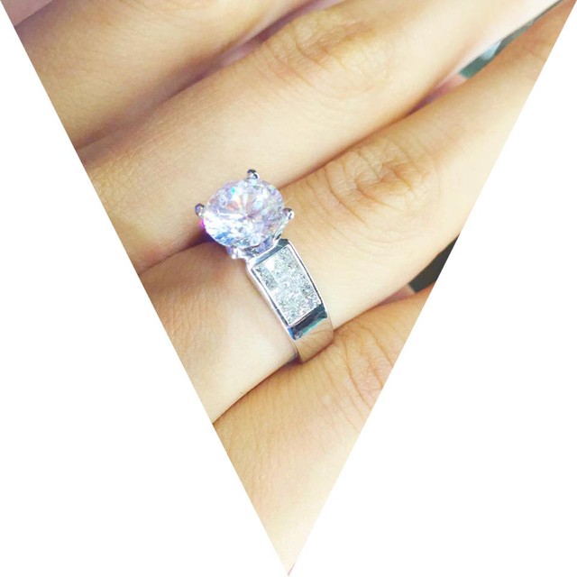Hình ảnh chiếc nhẫn mà Lê Thúy được chồng sắp cưới tặng.