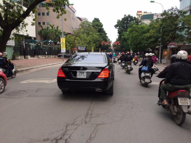 Nhà giàu Việt khẳng định đẳng cấp bằng xe sang đeo biển số khủng - Ảnh 8.