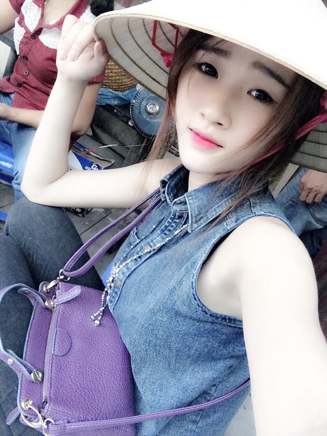 Dương Linh Ly - hot girl bánh tráng trộn: Ly mong rằng sang năm 2015, mình sẽ kiếm đươc nhiều tiền hơn trong công việc kinh doanh để có thể trang trải được mọi khoản chi phí của bản thân như tiền học, tiền nhà... Bên cạnh đó, Ly cũng mong rằng kết quả học tập cũng sẽ có nhiều tin vui.