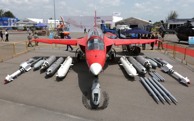 Yakovlev Yak-130 là máy bay tấn công và huấn luyện duy nhất trong Không quân Nga. Yak-130 có khả năng mô phỏng các đặc tính của một số máy bay chiến đấu thế hệ 4++ cũng như T-50.