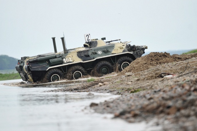 Phương tiện bọc thép do thám và giám sát BTR-80.